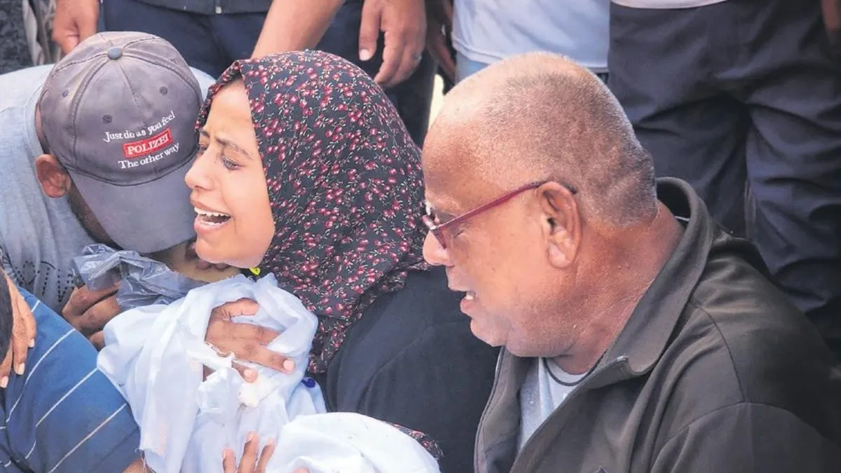 Müzakereler bitti soykırıma devam! Katil İsrail bir aileyi daha yok etti