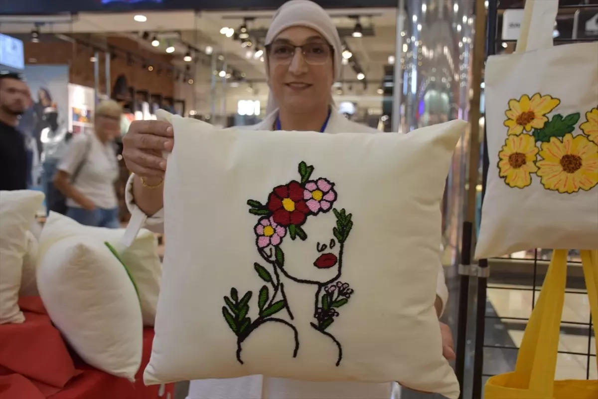 LÖSEV’den Anne Atölyesi Sergisi