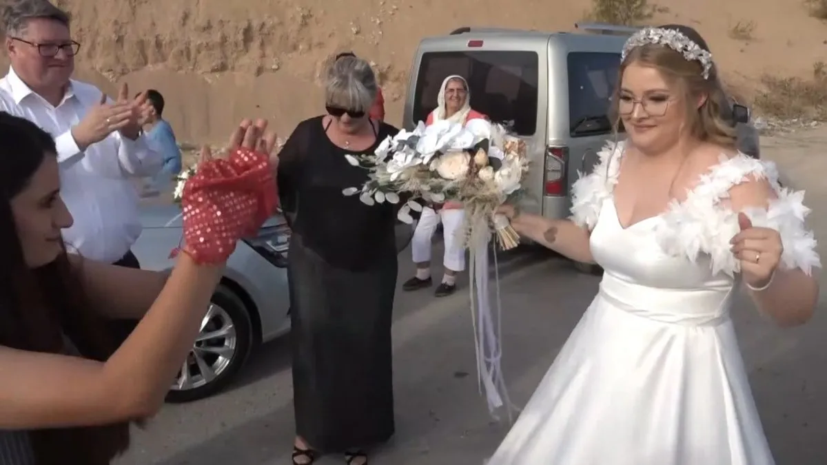 Almanyalı öğretmen Tunceli’ye gelin geldi