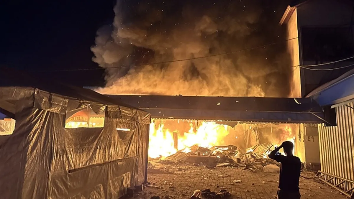 Katil İsrail’den çadır katliamı: Filistinliler yanarak can verdi