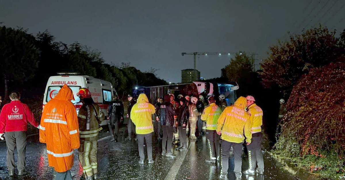 Esenler’de yolcu otobüsü devrildi: 2 ölü, 18 yaralı