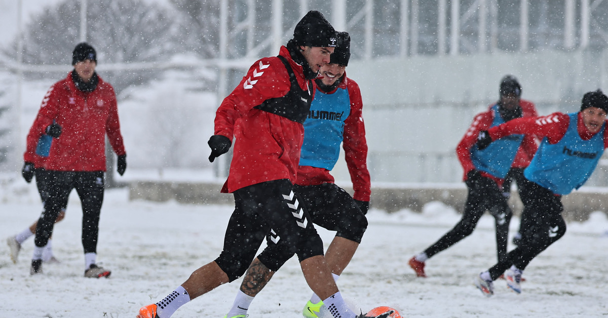 Sivasspor antrenmanına kar engeli