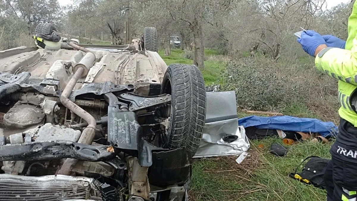 Balıkesir’de feci kaza! Otomobil tarlaya uçtu: 2 ölü!