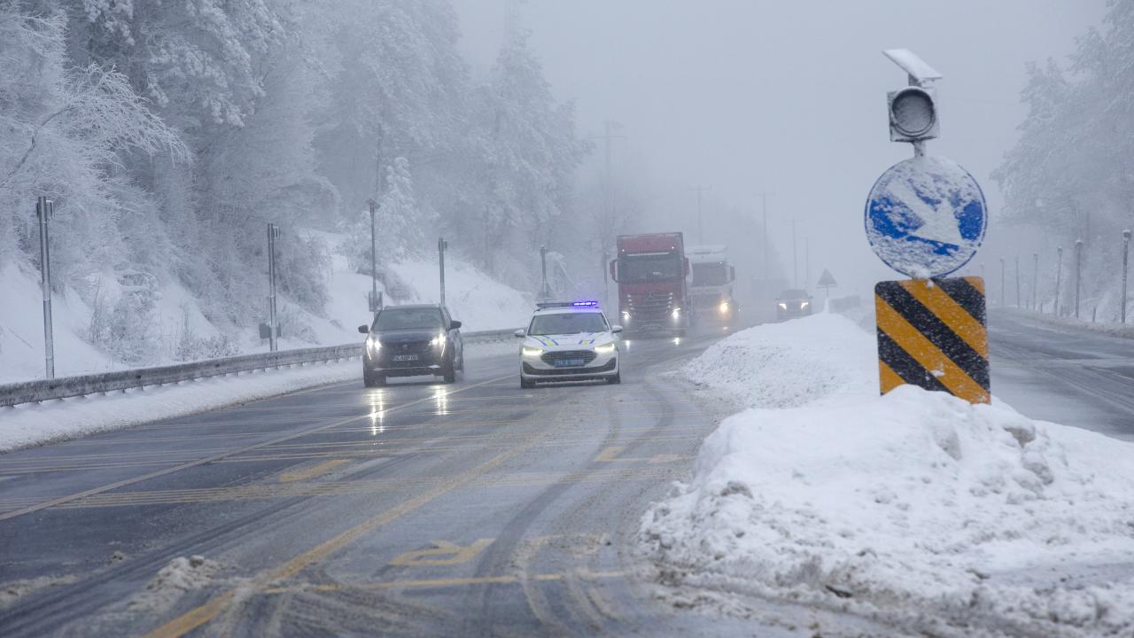 Bolu Dağı geçişinde kar etkili oluyor