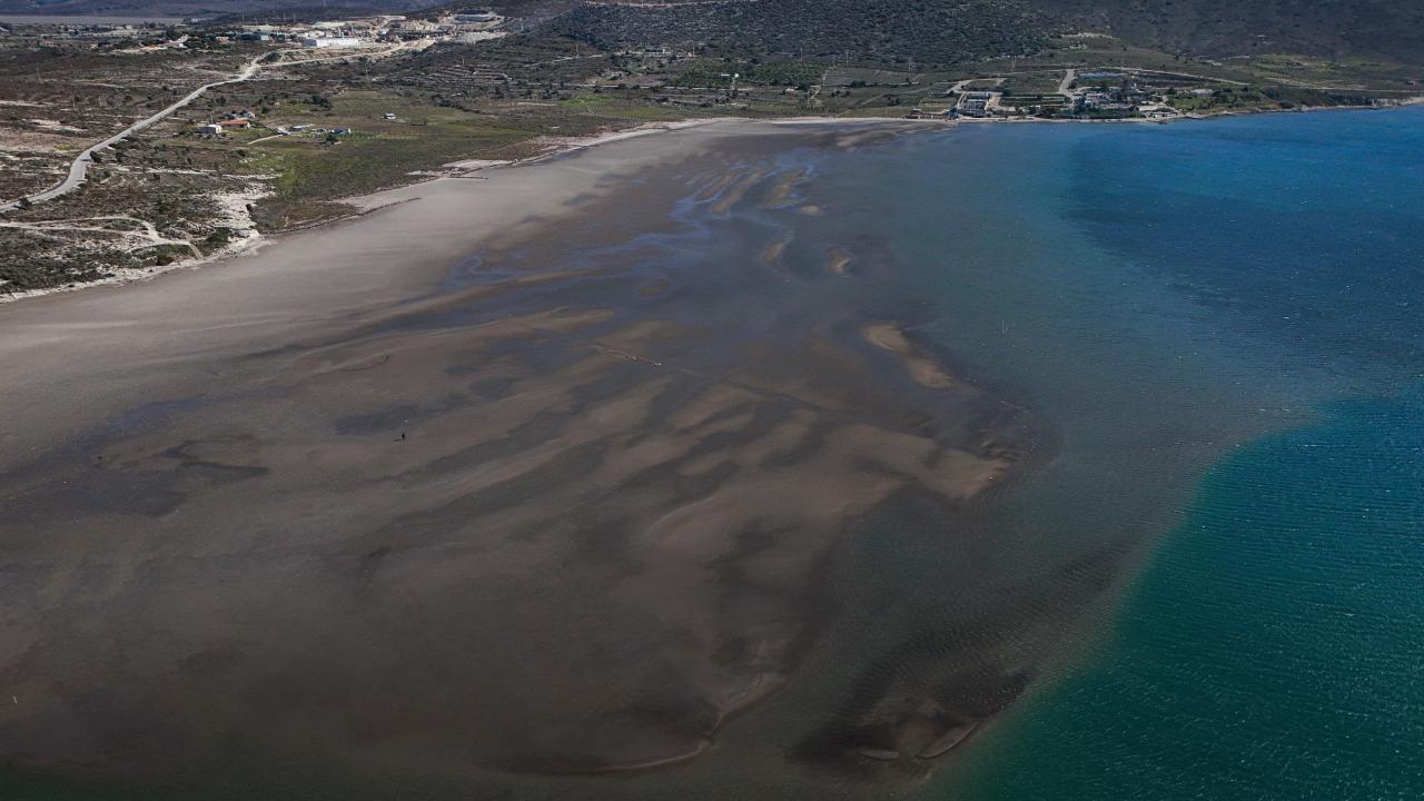 Didim ve Çeşme’de deniz yaklaşık 300 metre çekildi