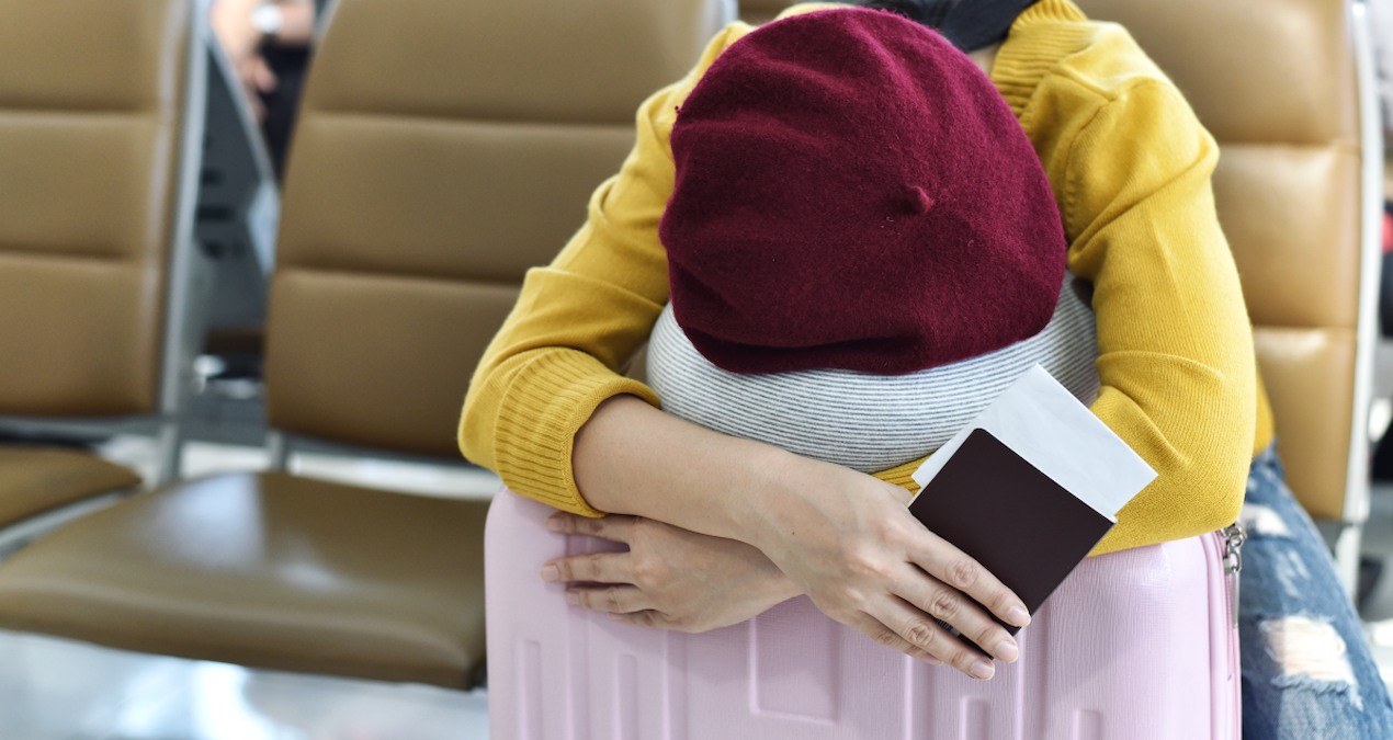 Havaalanında beklerken eline tutuşturulan not şaşkına çevirdi