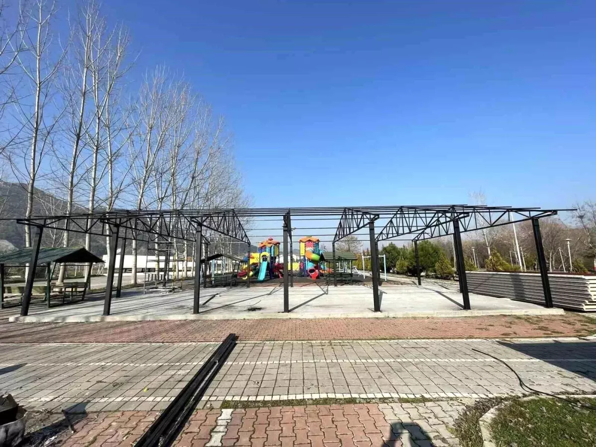 Osmaneli’nde Kapalı Oyun Parkı İnşaatı Devam Ediyor