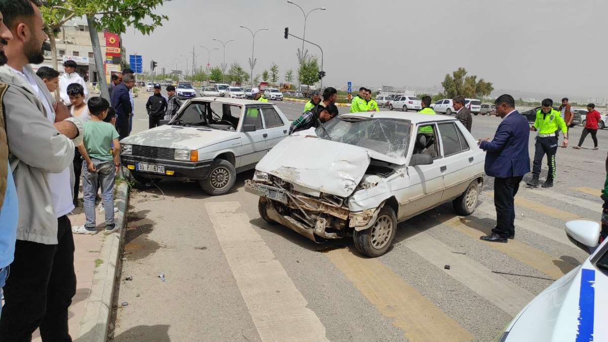 Şanlıurfa’da iki otomobil çarpıştı: 8 yaralı